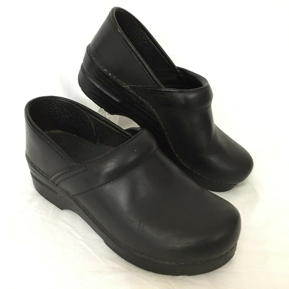 Dansko Shoes - Dansko Clogs Black 38 Oiled Leather Stapled Closed